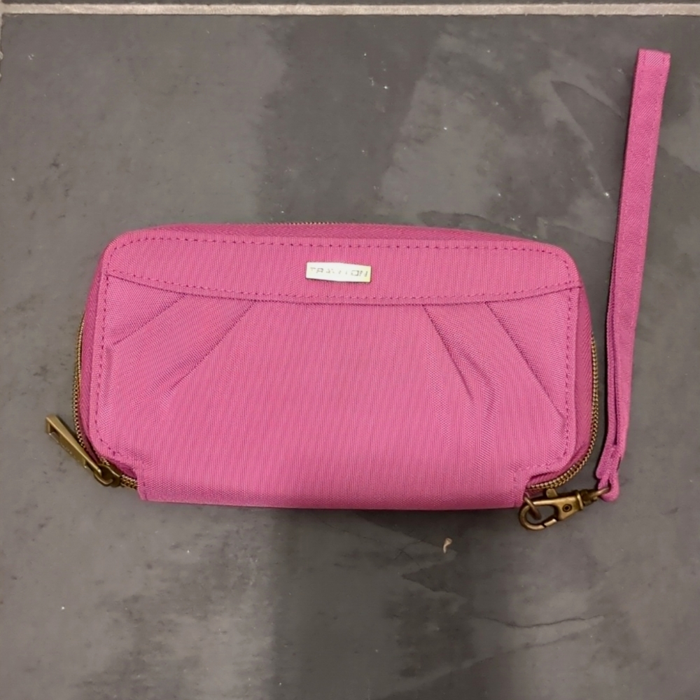 Travelon Safe ID RFID Blocking wristlet